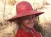 003Jacqueline-robe-chapeau-rouges